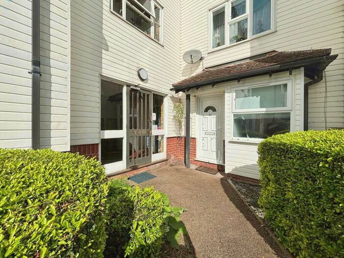 1 Bedroom Apartment To Rent In Armiger Way -, CM8