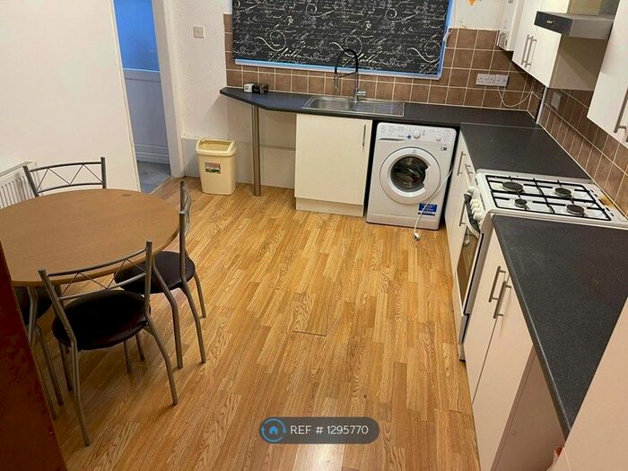 3 Bedroom Semi-Detached House To Rent In Campbell Road, Oxford OX4