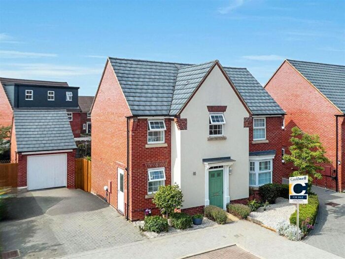 4 Bedroom Detached House For Sale In Swan Hunter Close, Brooklands, Milton Keynes, MK10