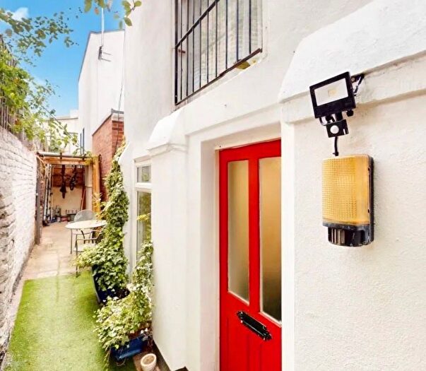 1 Bedroom Town House To Rent In Hermit Place, London, NW6