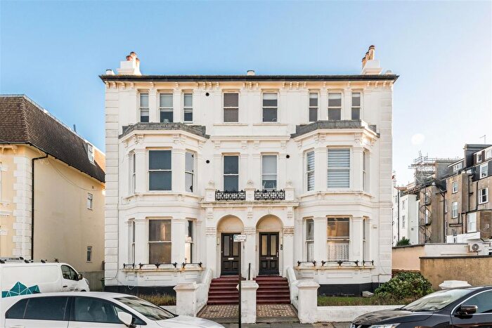 2 Bedroom Flat For Sale In Sackville Gardens, Hove, BN3