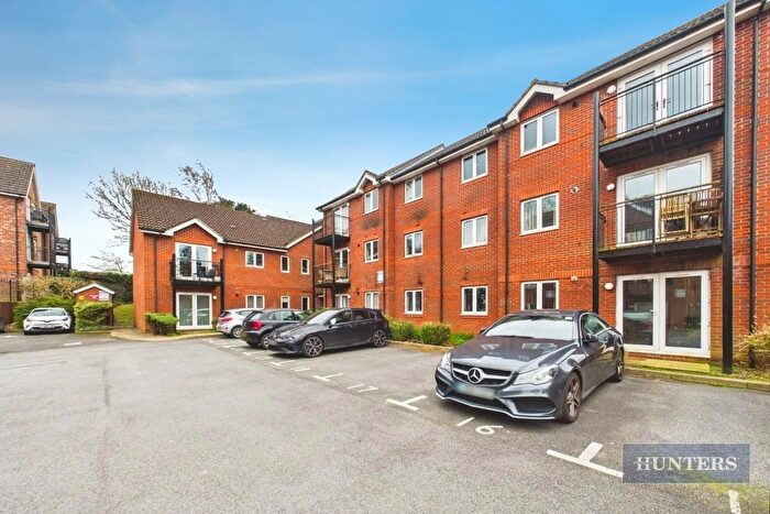 2 Bedroom Flat For Sale In Providence Hill, Bursledon, SO31