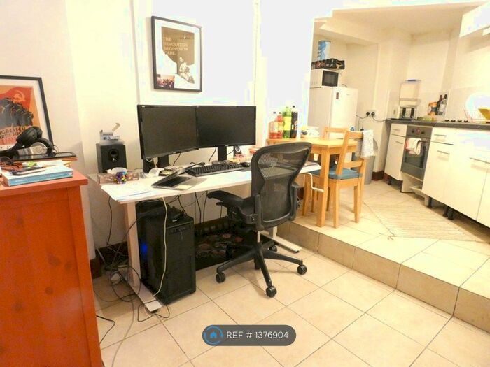 Studio To Rent In Albion Road, London, N16