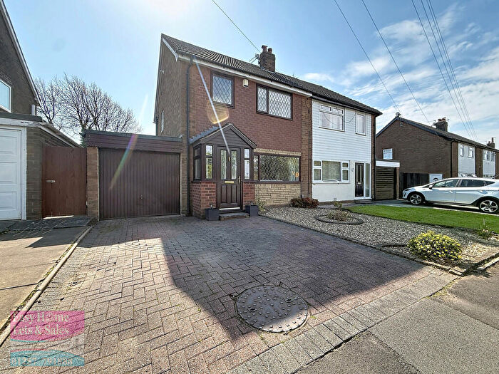 3 Bedroom Semi-Detached House For Sale In Peacock Hall Road, Leyland, PR25