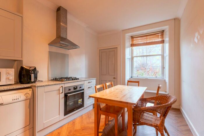 2 Bedroom Flat To Rent In Montague Street Edinburgh United Kingdom, EH8