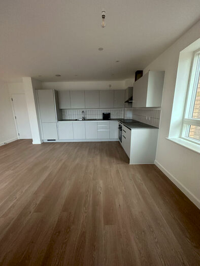 3 Bedroom Flat To Rent In Mast Street, IG11