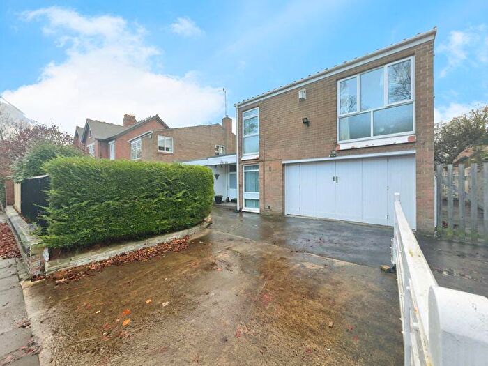 4 Bedroom Link Detached House For Sale In Balmoral Gardens, Whitley Bay, NE26