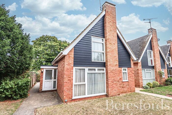 2 Bedroom Detached House For Sale In Borda Close, Chelmsford, CM1