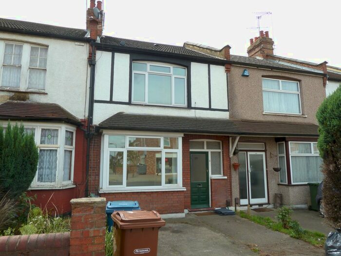 3 Bedroom Flat To Rent In Pinner Road, Harrow, HA1