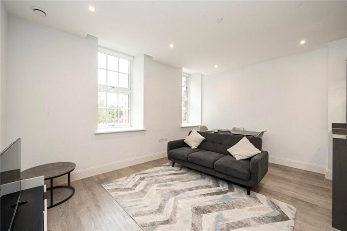 2 Bedroom Apartment To Rent In Memorial Avenue, Slough, Berkshire, SL1
