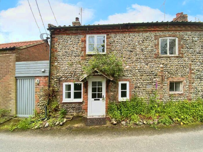 2 Bedroom Cottage To Rent In Metton Road, NR11