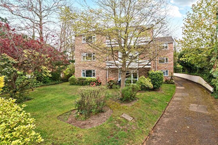 2 Bedroom Flat For Sale In Pine Grove, Weybridge, KT13