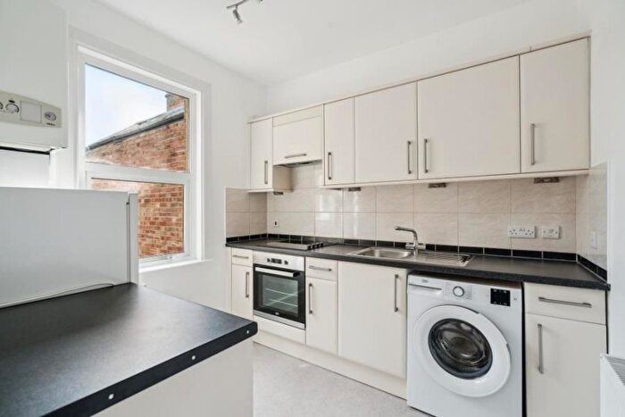 3 Bedroom Flat To Rent In High Street, Northwood, HA6