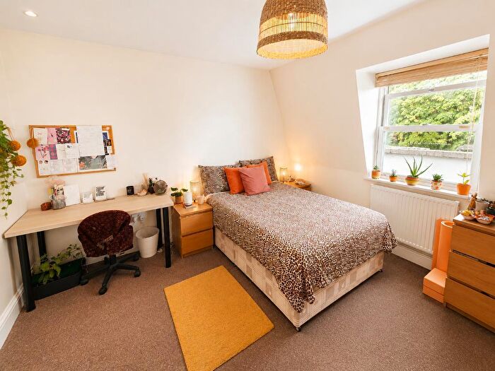 3 Bedroom Flat To Rent In Cheltenham Road, Lower Cotham, Bristol, BS6