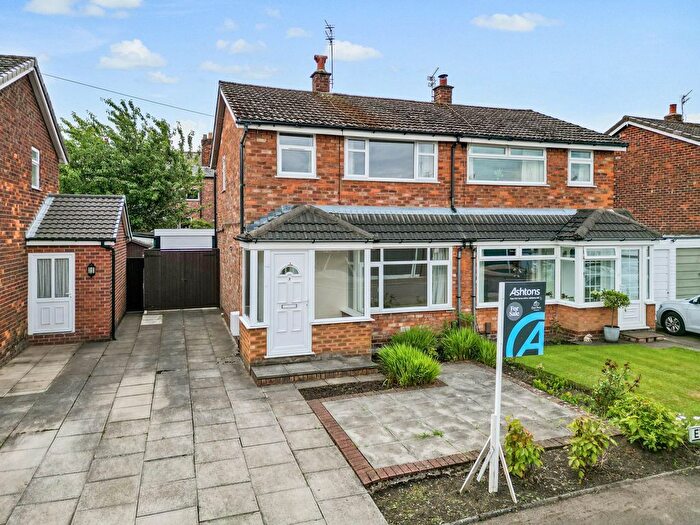 3 Bedroom Semi-Detached House To Rent In Evesham Close, Stockton Heath, WA4