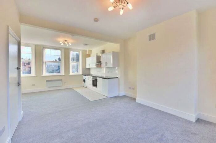 Studio To Rent In Allisten Road, London, NW8