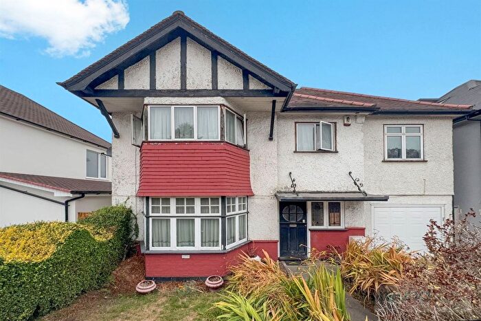 5 Bedroom Detached House For Sale In Colindeep Gardens, Hendon, NW4