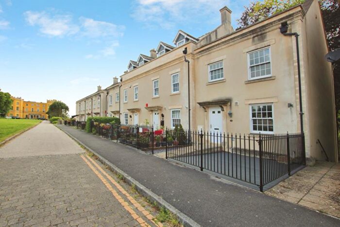 4 Bedroom Terraced House To Rent In Thomas Way - Stoke Park, BS16