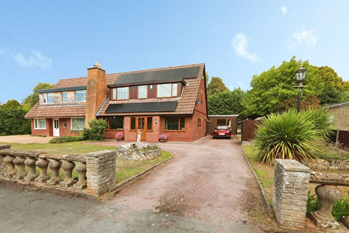 4 Bedroom Semi Detached House For Sale In Mountford Close, Wellesbourne, Warwick, CV35