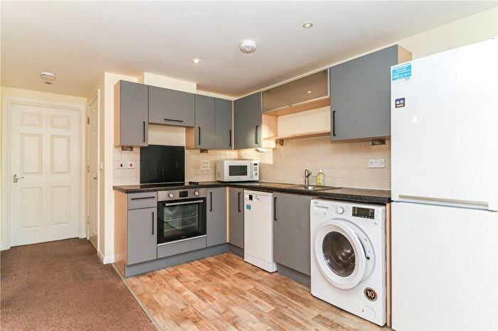 1 Bedroom Maisonette To Rent In Fourdrinier Way, Hemel Hempstead, HP3