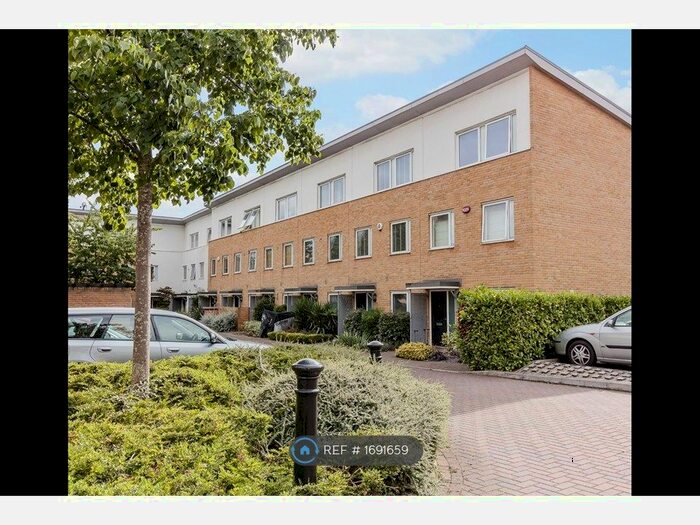 3 Bedroom Terraced House To Rent In Holmes Close, London, SE22