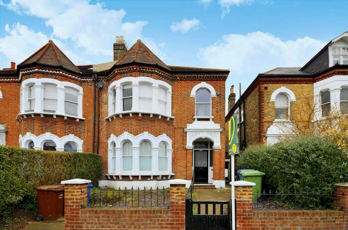 1 Bedroom Flat To Rent In Barry Road, East Dulwich, London, SE22
