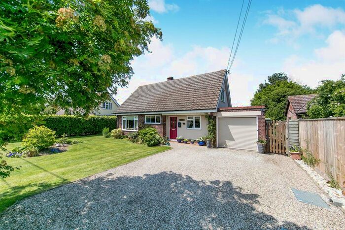 3 Bedroom Bungalow For Sale In Grove Hill, Belstead, Ipswich, IP8