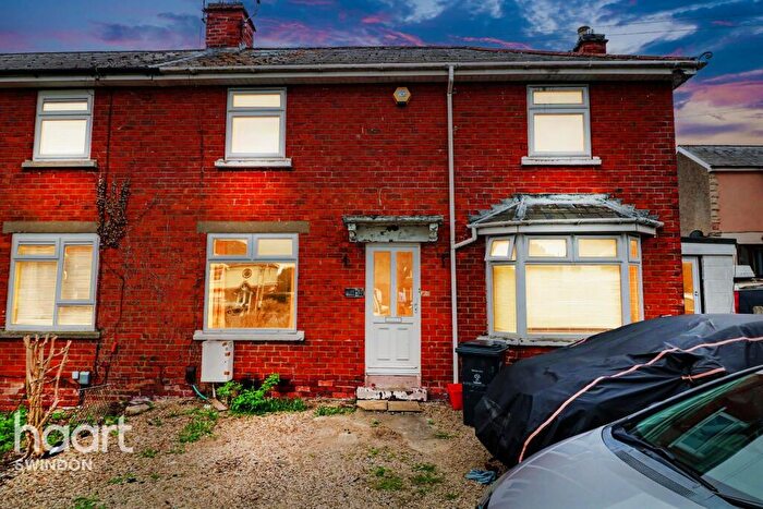 3 Bedroom Semi Detached House For Sale In Whitworth Road, Swindon, SN25