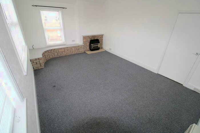 2 Bedroom Flat To Rent In Cathcart Road, Stourbridge, DY8