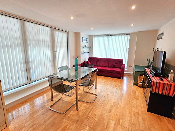 2 Bedroom Flat To Rent In Chrisp Street, London, E14