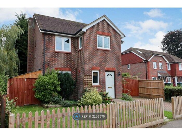3 Bedroom Detached House To Rent In Arun Way, Horsham, RH13
