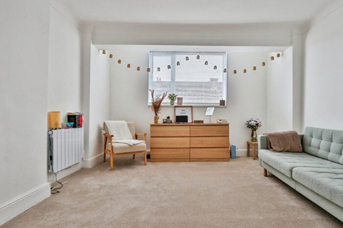 1 Bedroom Apartment To Rent In Ashley Road, Parkstone, BH14