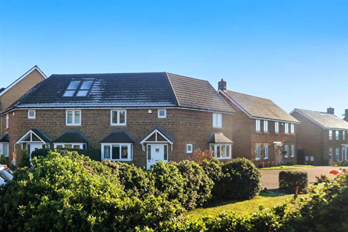 3 Bedroom Semi Detached House For Sale In Keel Way, Oxley Park, Milton Keynes, MK4