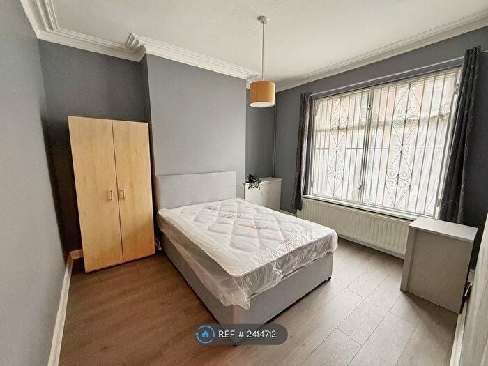 4 Bedroom Terraced House To Rent In Caythorpe Street, Manchester, M14