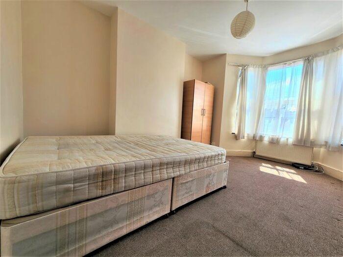 3 Bedroom Flat To Rent In Cranbrook Park, London, N22