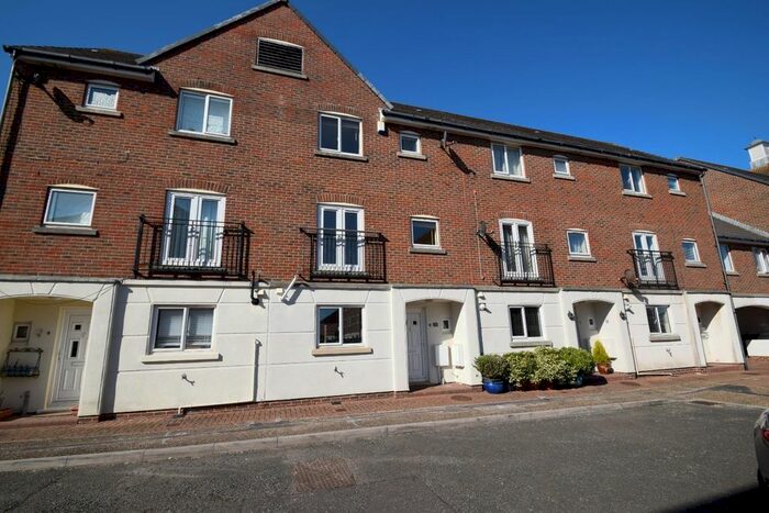 3 Bedroom Town House To Rent In Leeward Quay, Eastbourne, BN23