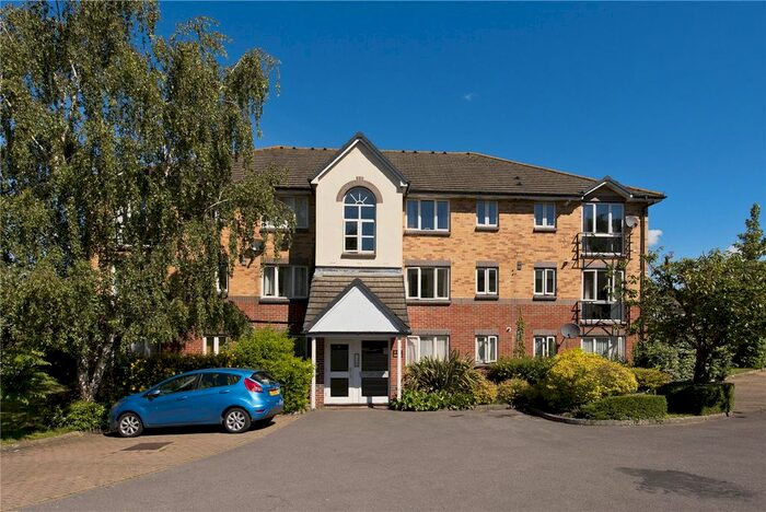 2 Bedroom Flat To Rent In Parry Drive, Weybridge, Surrey, KT13