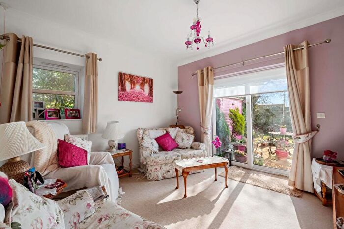 2 Bedroom Detached Bungalow For Sale In South Drive, Cuffley, Potters Bar, EN6