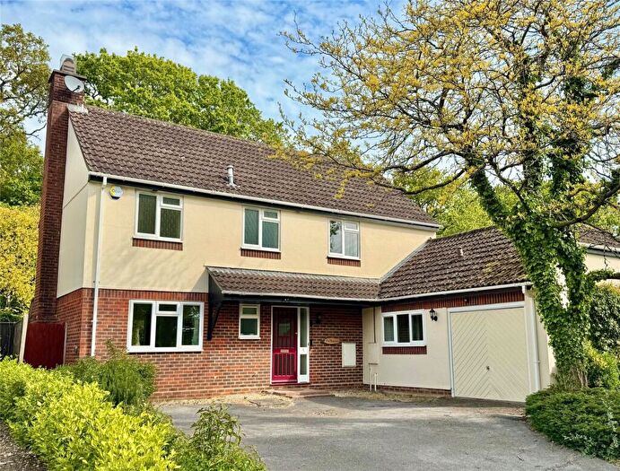 4 Bedroom Detached House For Sale In Badgers Copse, New Milton, Hampshire, BH25