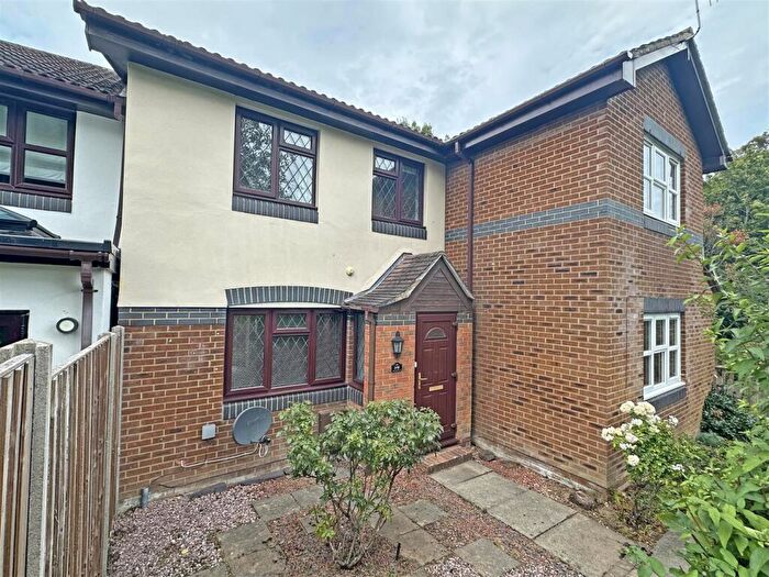 2 Bedroom Terraced House For Sale In Keats Avenue, Redhill, RH1