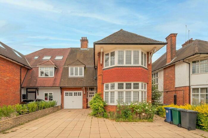 4 Bedroom House To Rent In Finchley Road, Golders Green, London, NW11