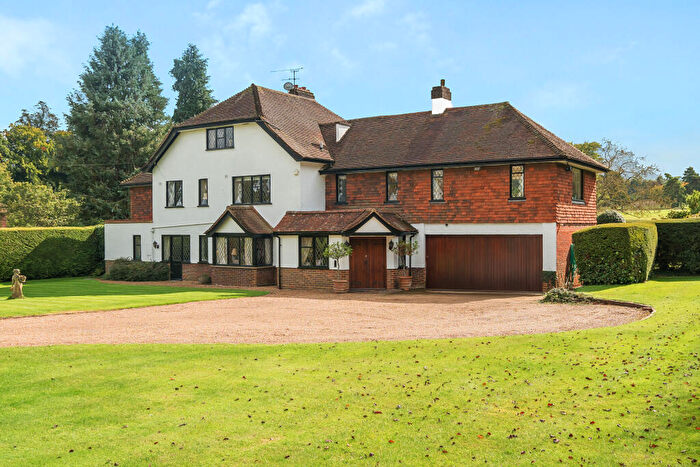 6 Bedroom Detached House For Sale In Guildford Road, Effingham, KT24