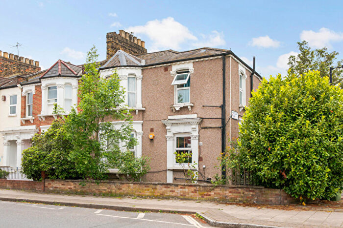 1 Bedroom Apartment For Sale In Ivydale Road, London, SE15