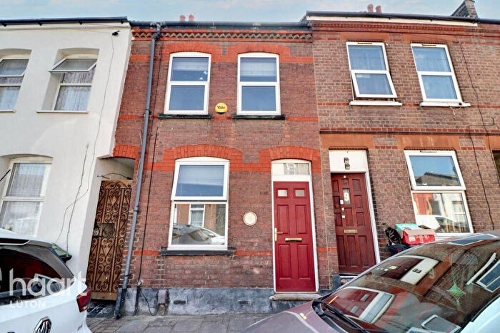 2 Bedroom Terraced House For Sale In Highbury Road, Luton, LU3