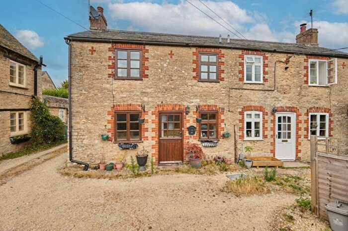 1 Bedroom Cottage For Sale In Newland, Witney, OX28