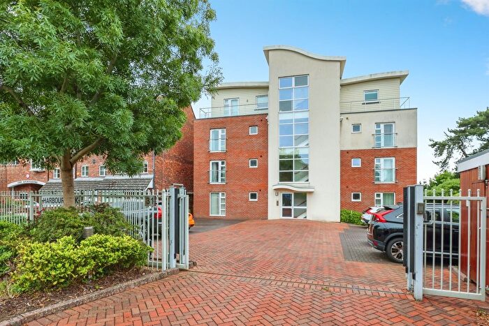 2 Bedroom Flat For Sale In Mount Pleasant Road, Poole, BH15