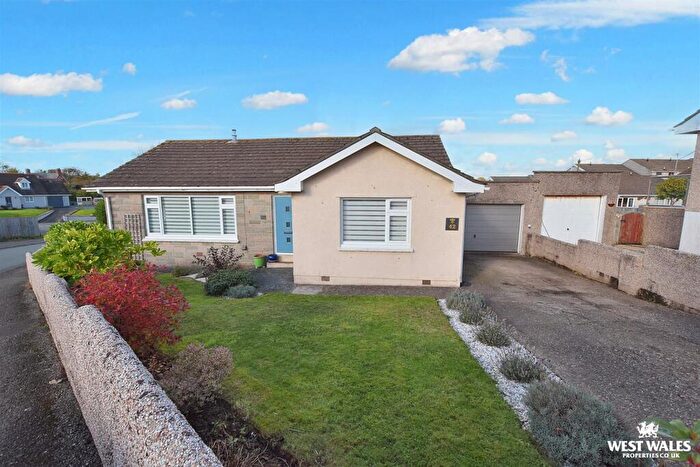 3 Bedroom Detached Bungalow For Sale In Silverstream Drive, Hakin, Milford Haven, SA73