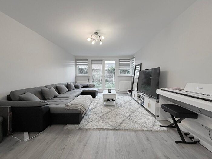 2 Bedroom Flat To Rent In Lordship Lane London, N22