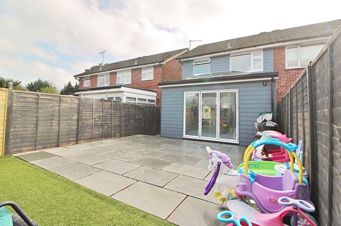 3 Bedroom Semi-Detached House For Sale In Yew Tree Gardens, Denmead, PO7