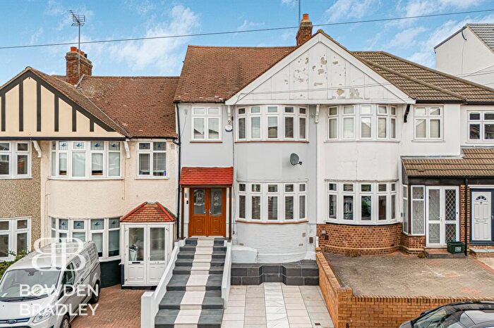 3 Bedroom Terraced House For Sale In Cottesmore Avenue, Clayhall, IG5